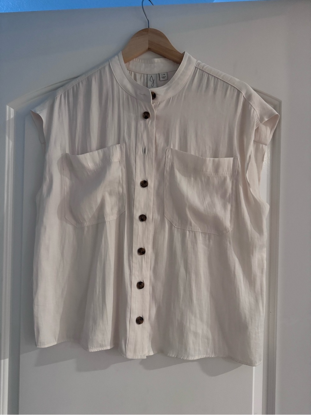 Joie Cream Sleeveless Button-Down Shirt with Patch Pockets